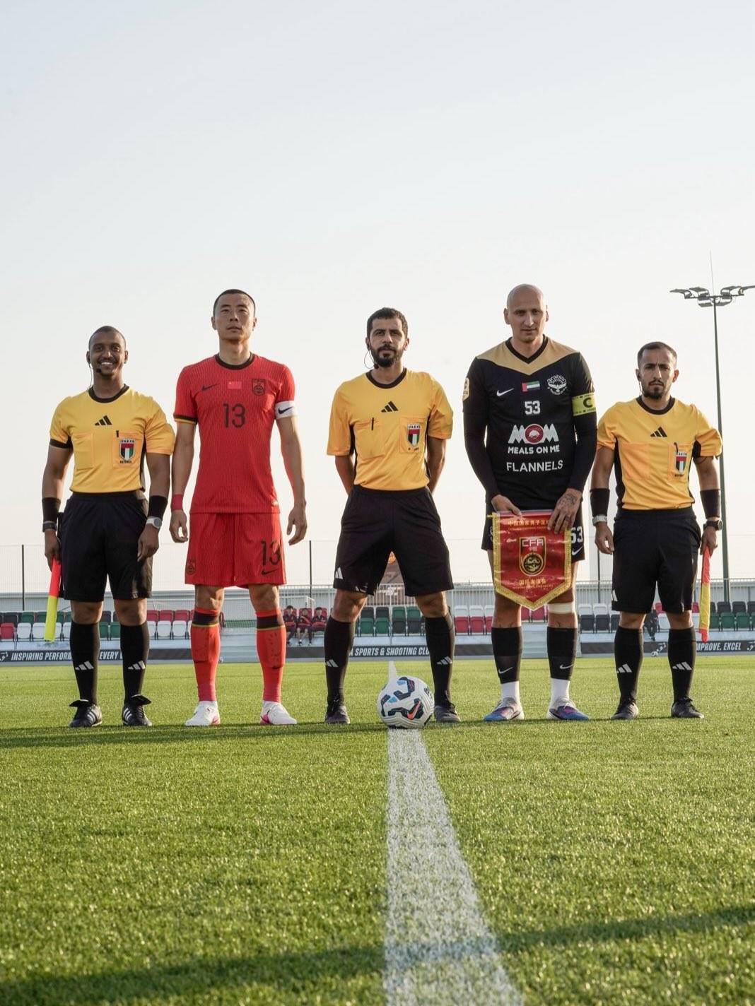 天天赢球-热身赛：国足2-0阿联酋第三级别球队猎鹰，张玉宁、林良铭破门