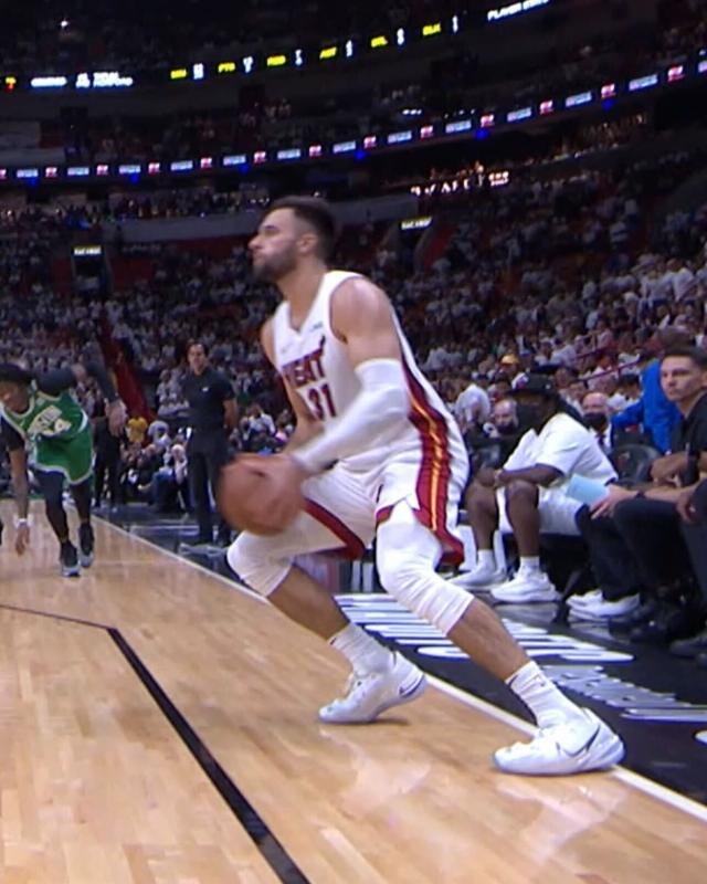 天天赢球-三分出界仍在困扰斯特鲁斯 NBA未来有望修正规则