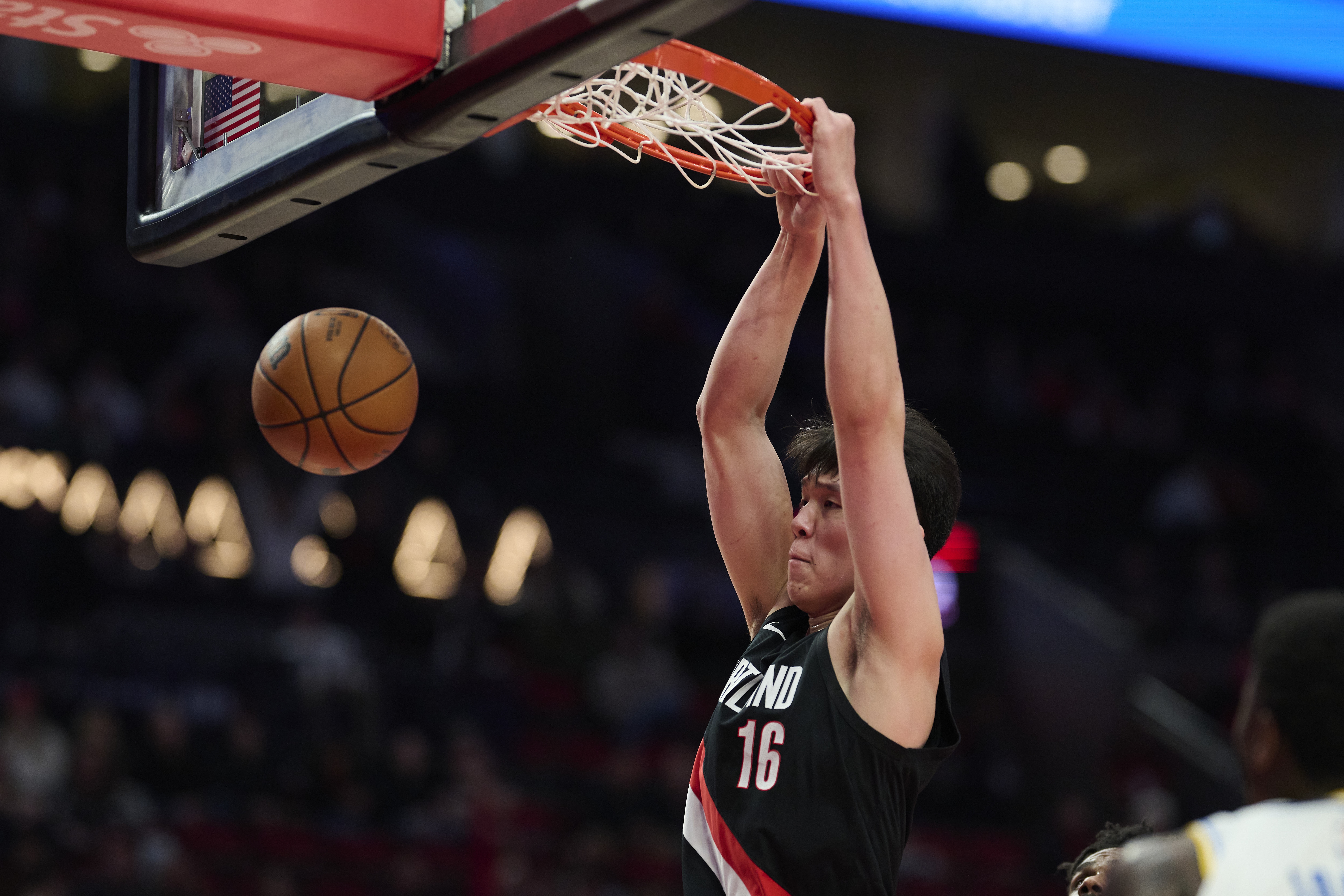 天天盈球-媒体人：面对跟自己身材差不多的中锋时 杨瀚森欠缺稳定性&amp;强硬度